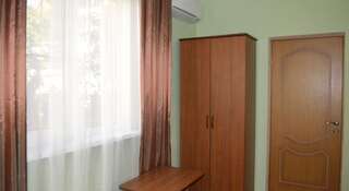Гостиница Guest House V Olimpiyskoy Derevne Адлер Трехместный номер с основными удобствами-7