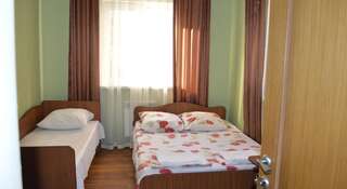 Гостиница Guest House V Olimpiyskoy Derevne Адлер Трехместный номер с основными удобствами-8